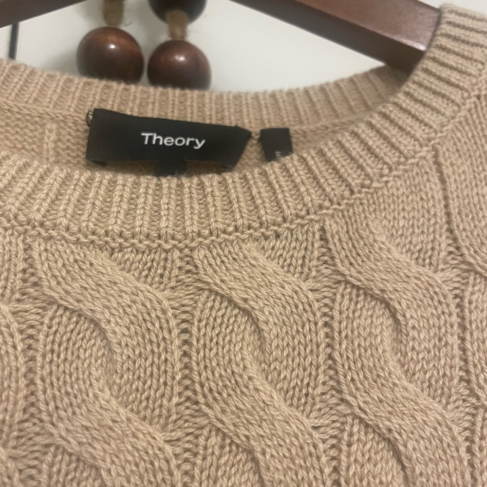 THEORY CASHMERE-WOOL blend cable sweater, P, soft and warm! Great layer piece!